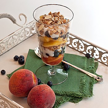 Post image for Peach-Blueberry Yogurt Parfait