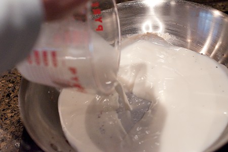 Making cream gravy