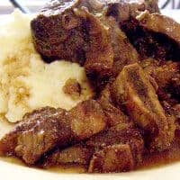 Braised Beef Short Ribs with Horseradish Mashed Potatoes - from @NevrEnoughThyme https://www.lanascooking.com/braised-beef-short-ribs-with-horseradish-mashed-potatoes/