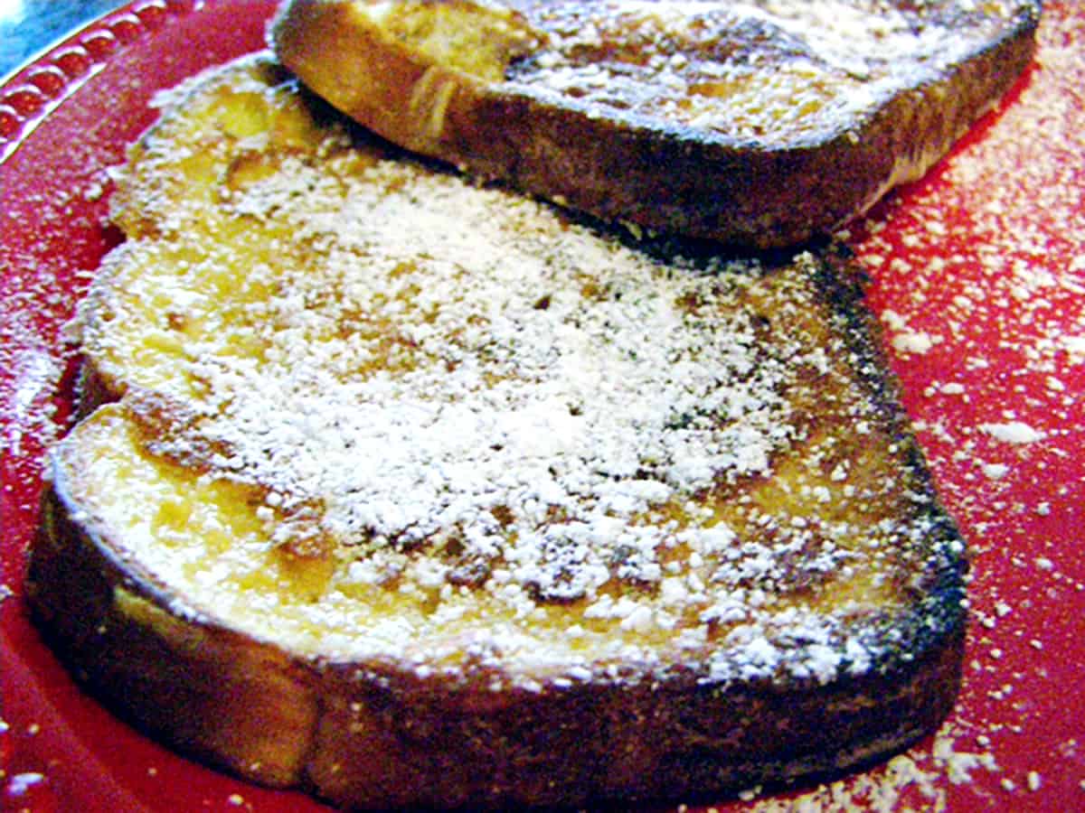 French toast dusted with powdered sugar.