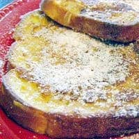 Easy French Toast Recipe - the easiest French toast recipe ever. No overnight prep, just dunk, cook and dust with sugar for a yummy breakfast. https://www.lanascooking.com/easy-french-toast/