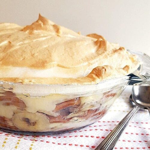 The original and best Banana Pudding recipe. Layers of luscious vanilla custard, crunchy vanilla wafers, and sliced bananas topped with a golden meringue. https://www.lanascooking.com/the-real-deal-banana-pudding/