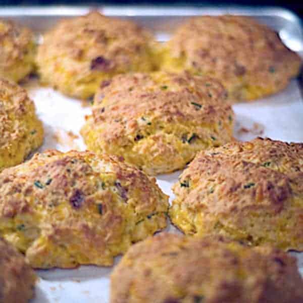 Bacon Cheddar Biscuits - a classic buttermilk biscuit with the addition of bacon, cheddar cheese, and chives. https://www.lanascooking.com/bacon-cheddar-biscuits/