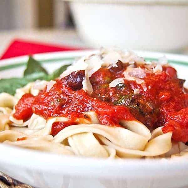 My Classic Pasta Puttanesca is a quick and easy pasta sauce that's ready to serve in under 20 minutes! Just add bread and a salad. https://www.lanascooking.com/pasta-puttanesca/