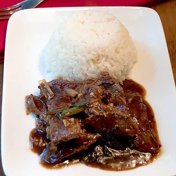 Beef and Scallion Stir Fry - a savory beef and scallion stir-fry with hoisin sauce for a quick and easy weeknight dinner. Serve with white or fried rice. https://www.lanascooking.com/beef-and-scallion-stir-fry/