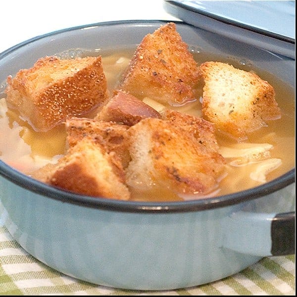 https://www.lanascooking.com/wp-content/uploads/2011/03/homemade-croutons-feature-1.jpg