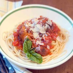 Baked Meatballs and Spaghetti served with tomato basil sauce. The meatballs are baked in the oven for a healthier alternative. https://www.lanascooking.com/baked-meatballs-and-spaghetti/