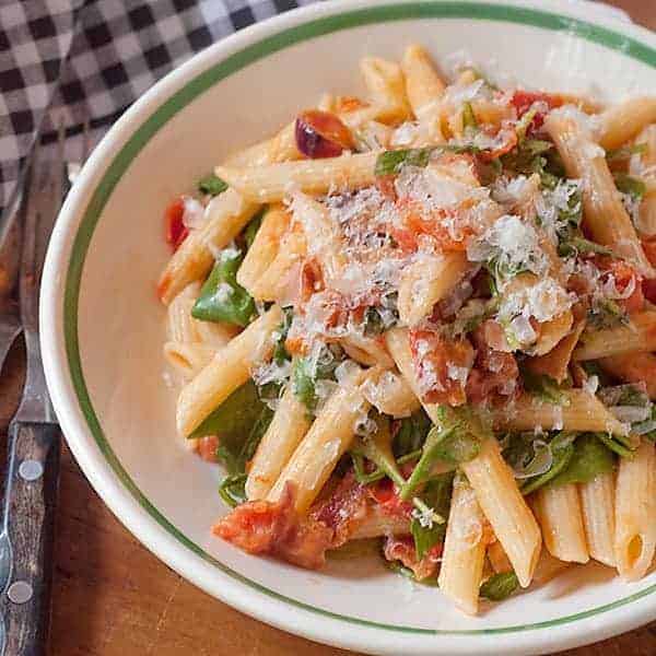 bacon, lettuce, and tomato (blt) pasta