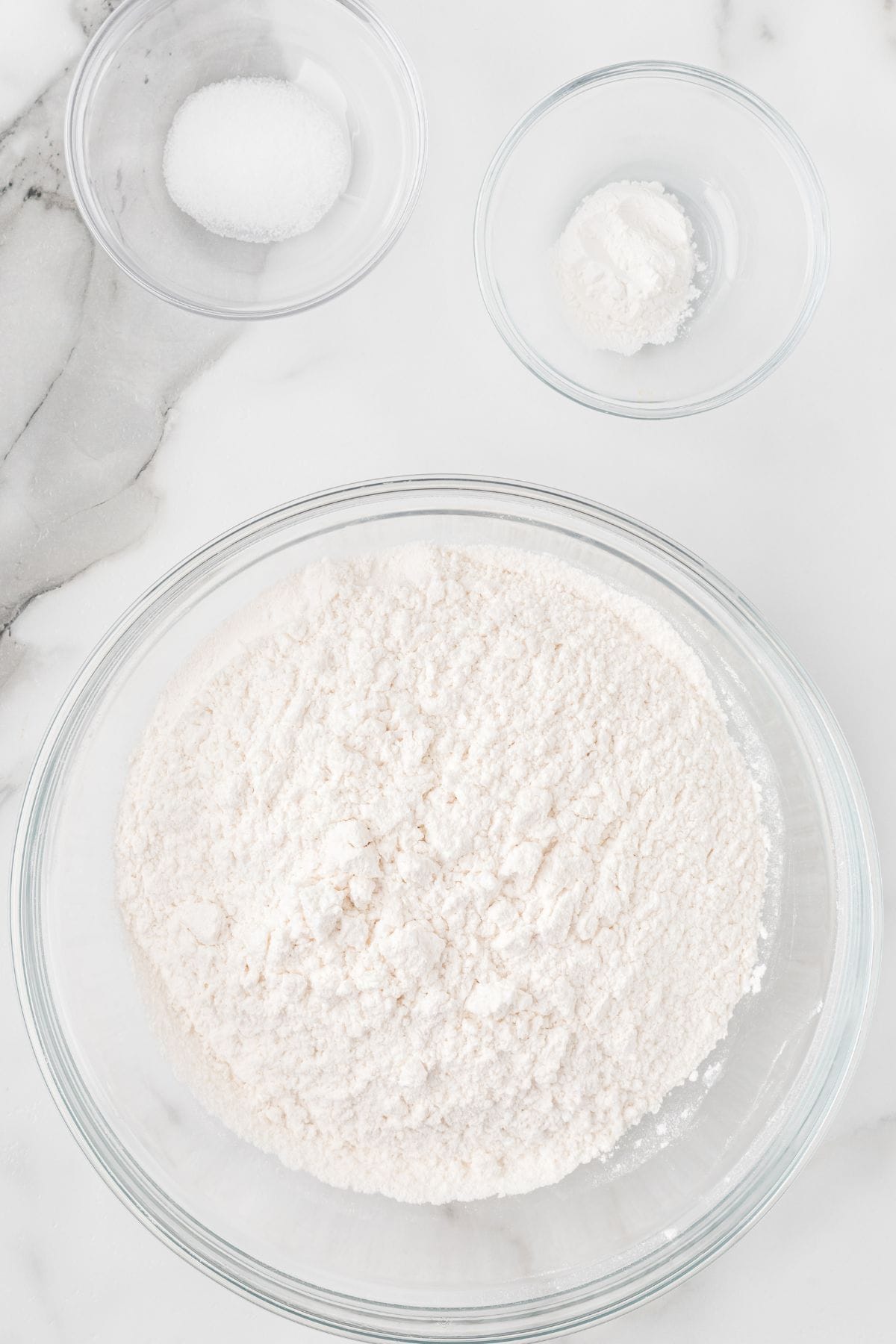 Flour, salt, and baking powder before being sifted together.