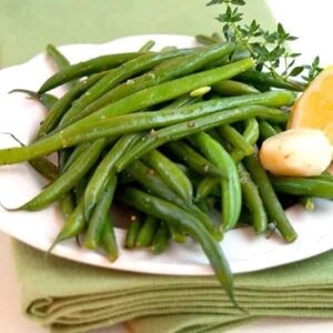 Braised Green Beans - very tender haricot verts braised in chicken stock and garlic, seasoned with olive oil and lemon juice. https://www.lanascooking.com/braised-green-beans/