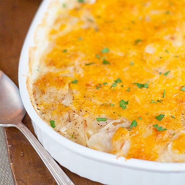 Cooked potatoes au gratin in a baking dish.