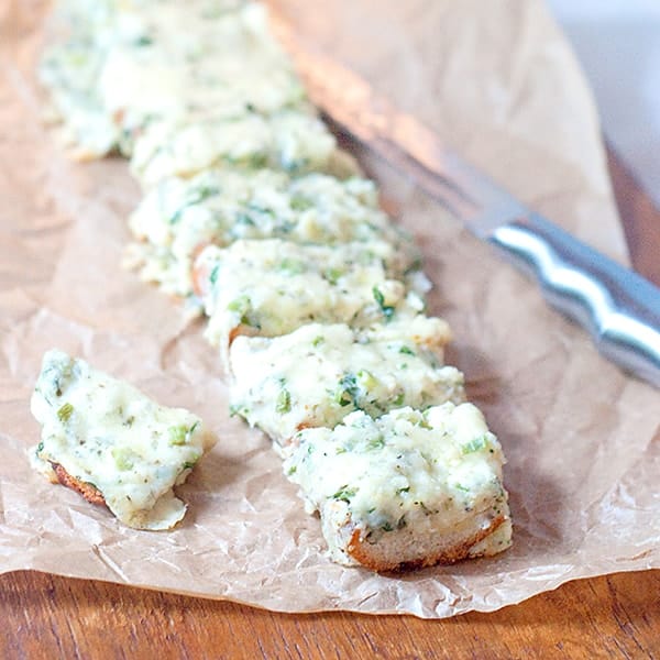 Cheesy Onion and Herb Bread is a great side for pasta dinners or for a summer barbecue. Make plenty because guests always want seconds! https://www.lanascooking.com/cheesy-onion-and-herb-bread/