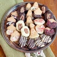 Great ideas for Quick and Easy Decorated Christmas Cookies using purchased cookies, chocolate chips, and other ingredients. https://www.lanascooking.com/quick-easy-decorated-christmas-cookies/
