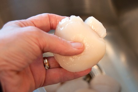 Showing the preparation of the scallops.