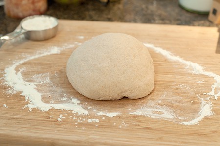 Forming a ball from the kneaded dough.