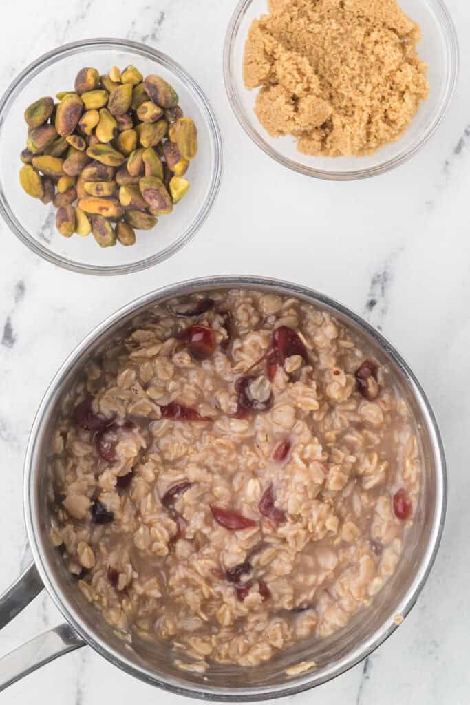 Oats after cooking for 5 minutes.