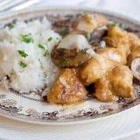 Chicken with Mushrooms in White Wine Sauce from @NevrEnoughThyme https://www.lanascooking.com/chicken-mushrooms-white-wine-sauce