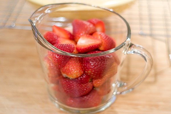 4-cup measure filled with fresh strawberries.