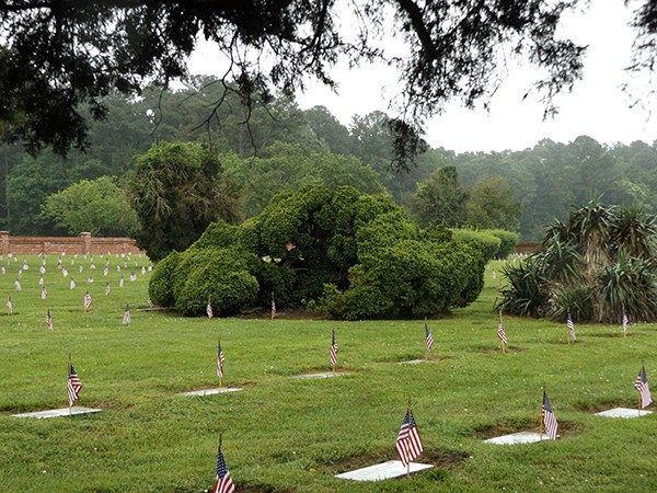 Yorktown National Cemetery.  https://www.lanascooking.com/americas-historic-triangle