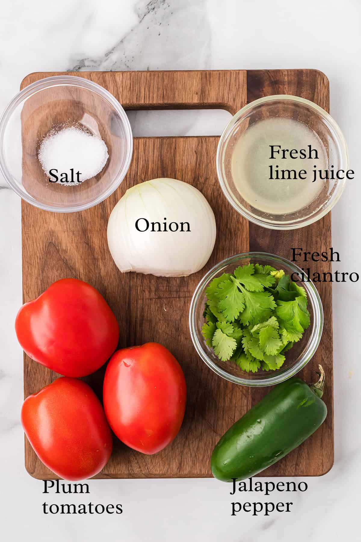 Ingredients needed to make pico de gallo.