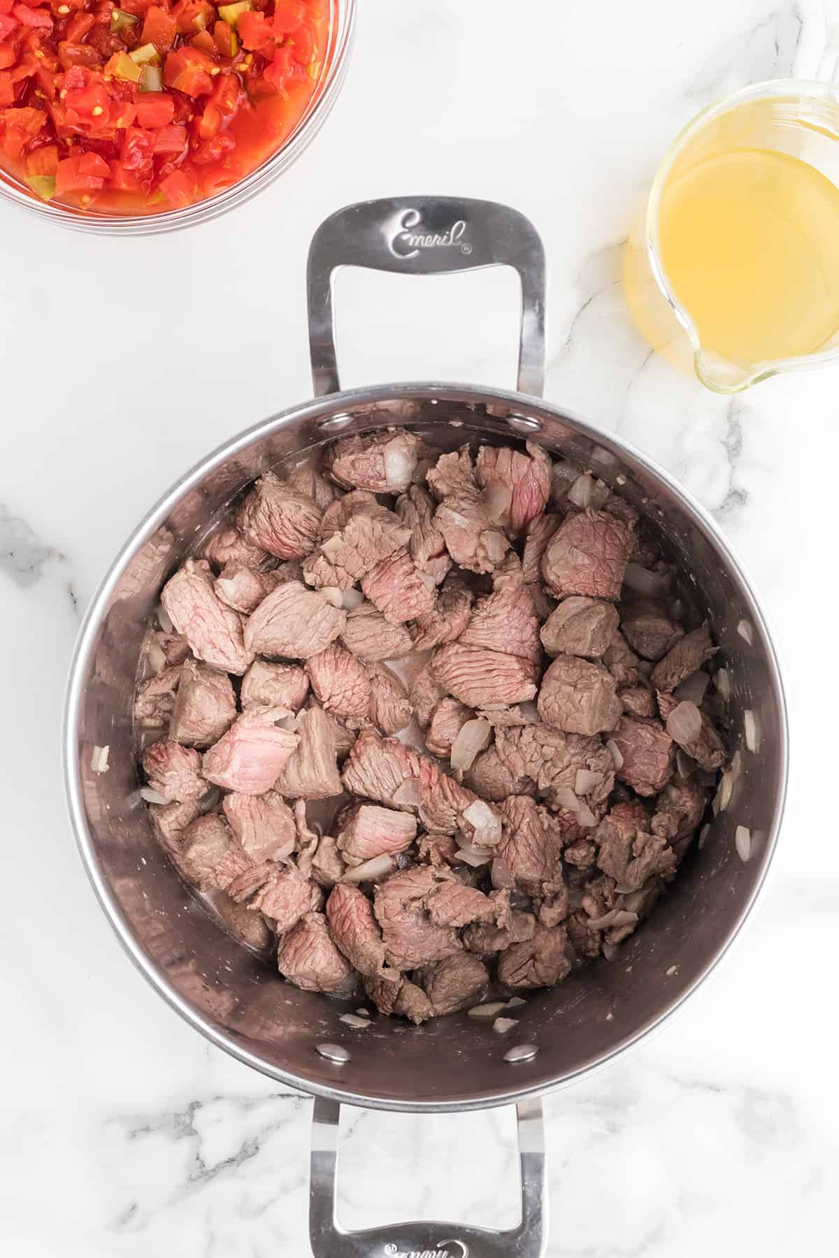 Beef browning in a Dutch oven.