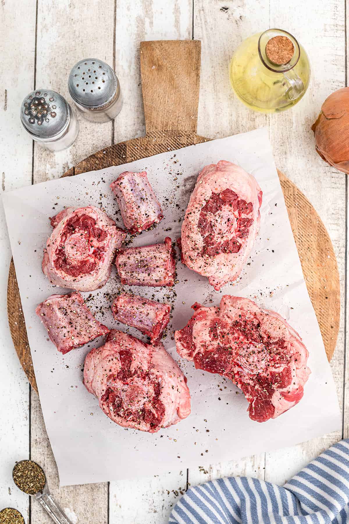 Oxtails seasoned with salt and pepper.