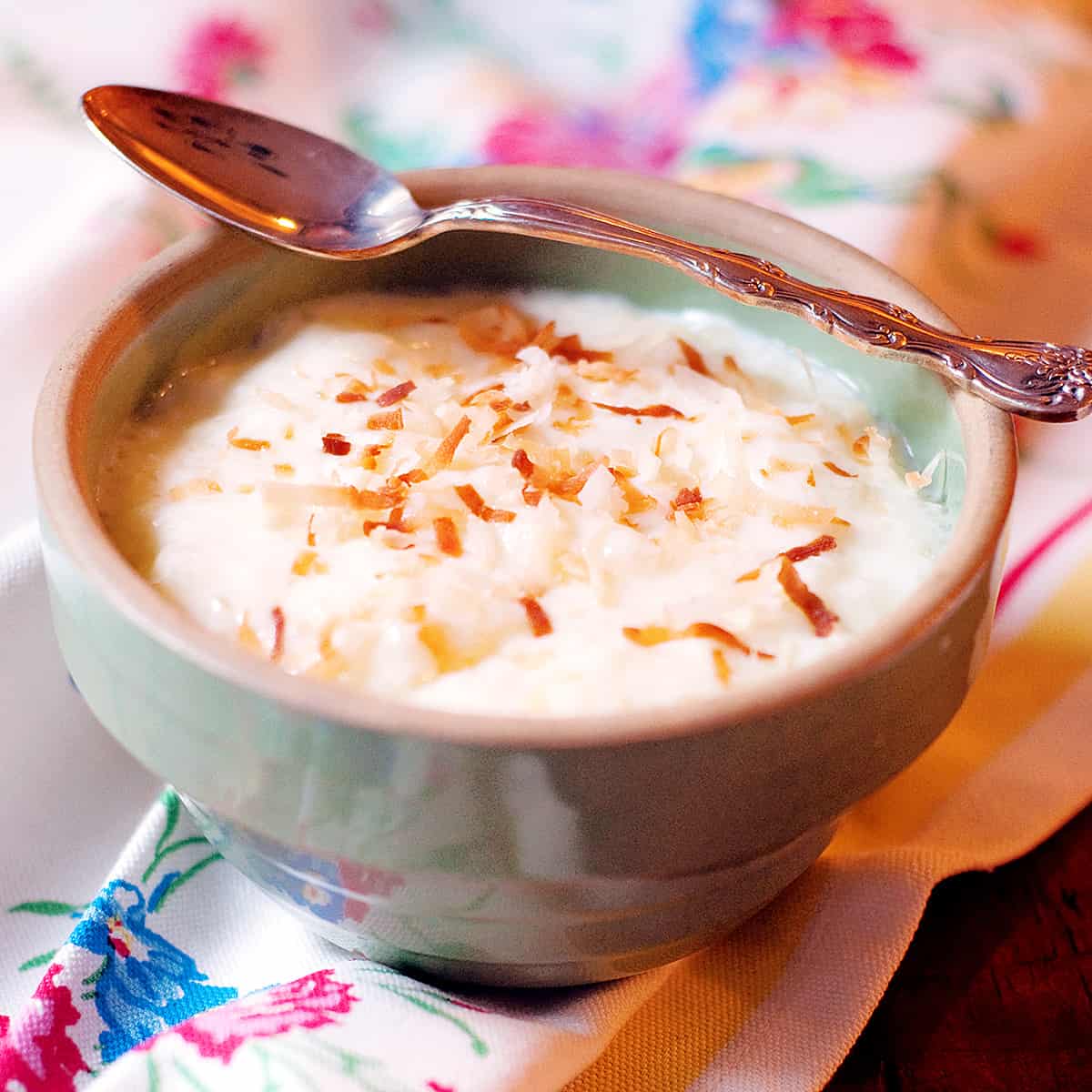 A vintage bowl filled with tapioca pudding.