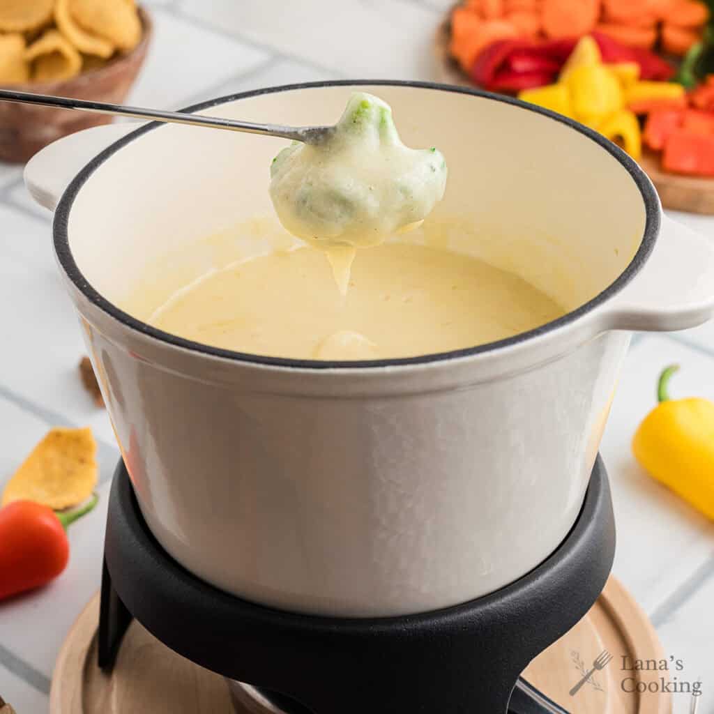 Fondue pot filled with cheese fondue>