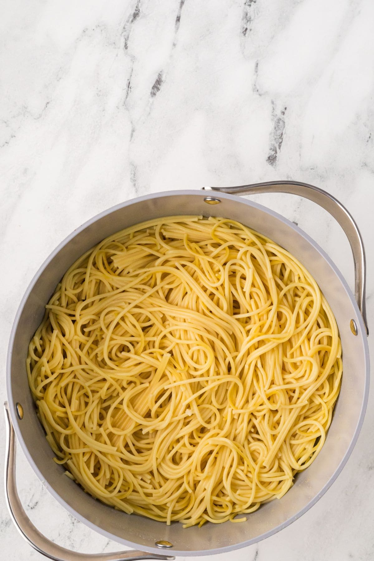 Cooked spaghetti in a pot.