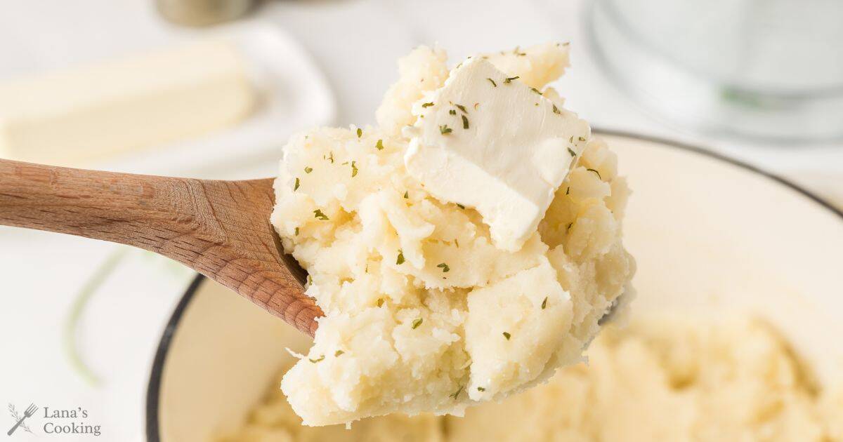 Easy Mashed Potatoes - Lana's Cooking